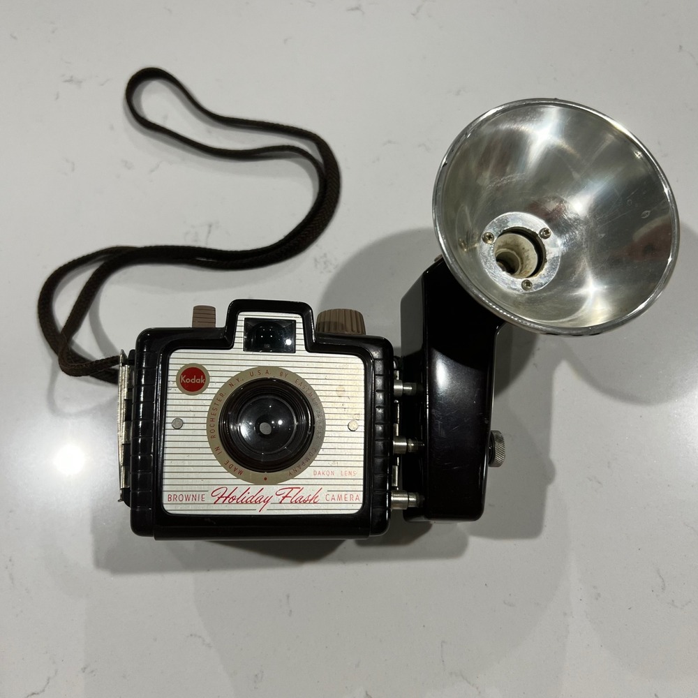 Vintage 1950s Kodak Brownie Holiday Flash Camera 127 Film Dakon Lens Bakelite